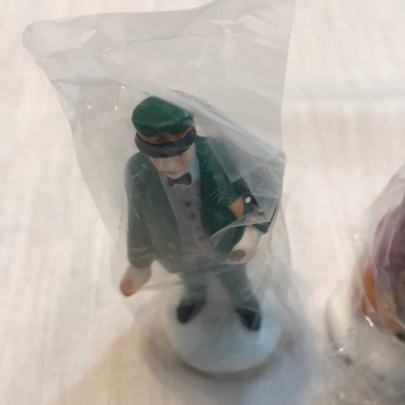 Heritage Village Collection Holiday Travelers NIB - Picture 6 of 6